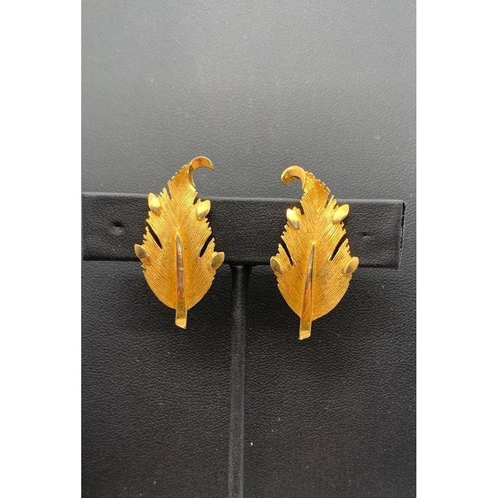 Vintage Gold Tone Leaf Clip On Earrings